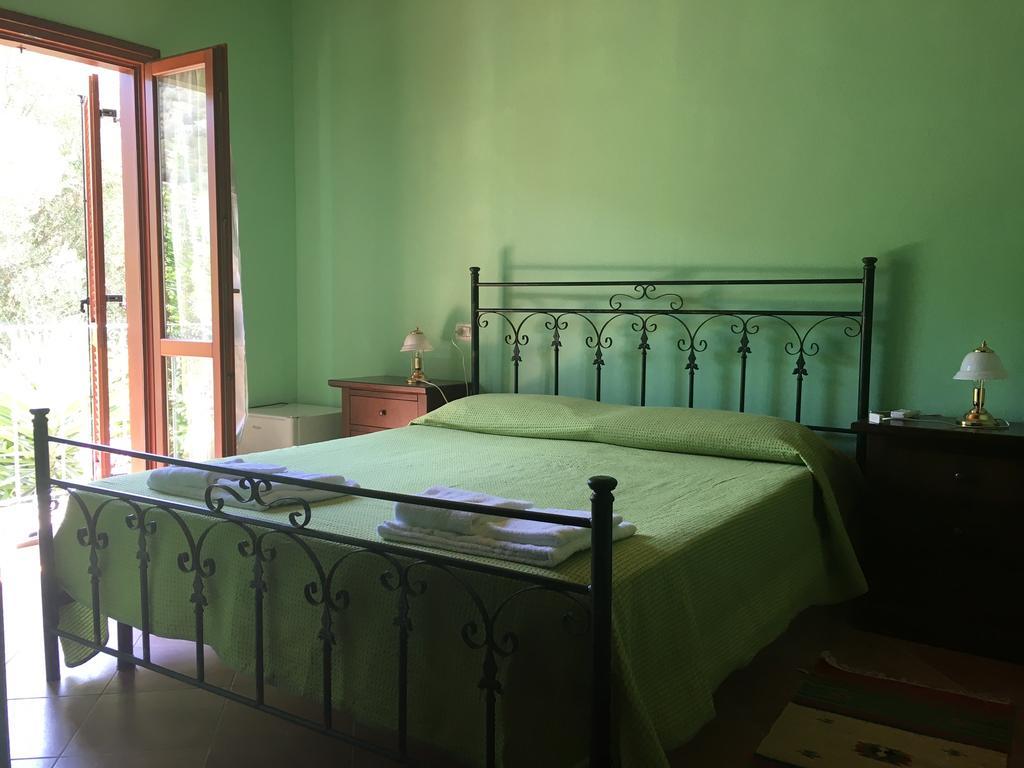 Agriturismo La Grotta Del Tesoro Santadi ภายนอก รูปภาพ